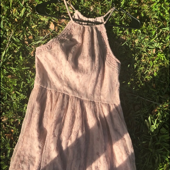 pink dress with beautiful lace details - Picture 3 of 8